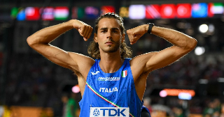 Milano-Cortina, fiaccola in Italia: tra i tedofori anche Di Francisca, Polonara e Tamberi